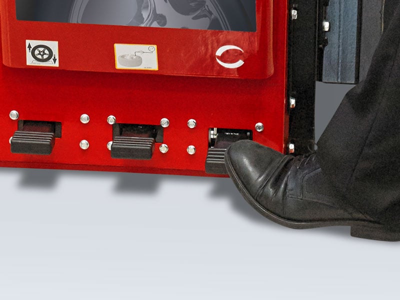 motor control on center clamp tire changer