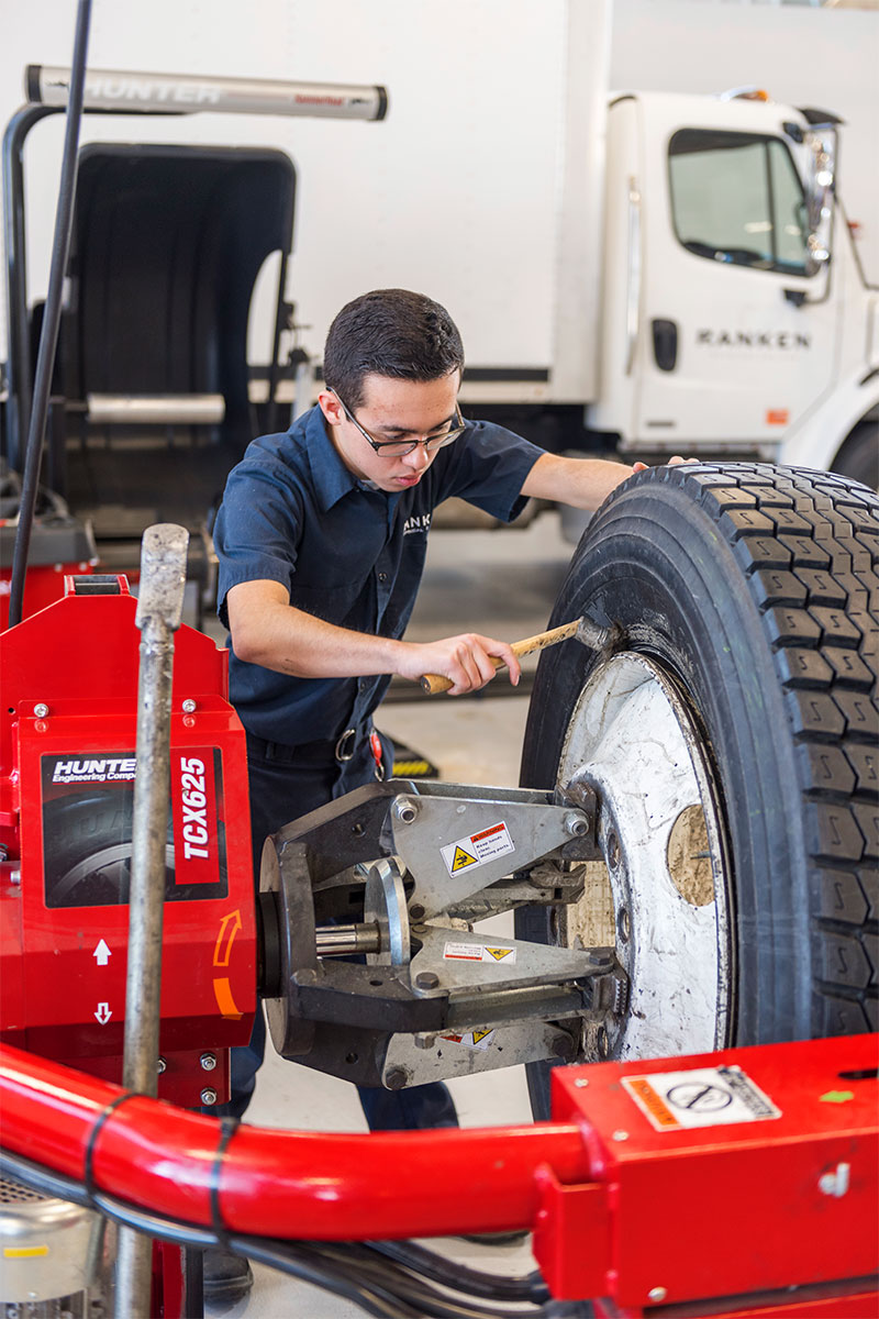 tc-tcx625hd-realshop-ranken2.jpg operator applying tire lube to heavy duty tire