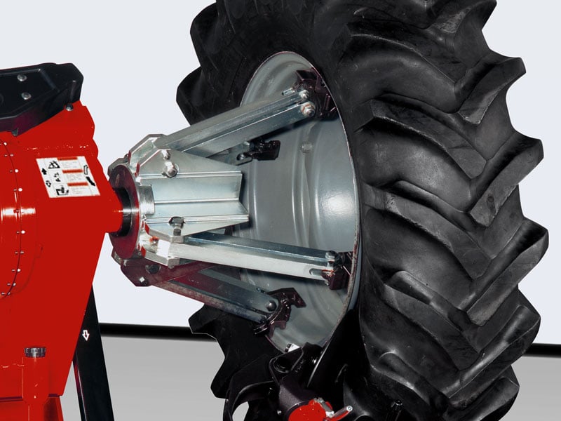 tcx645HD tire changer clamp feature